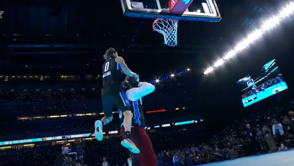 NBA dėjimų konkursą laimėjo M. McClungas, o tritaškių konkurse triumfavo D. Lillardas (VIDEO)